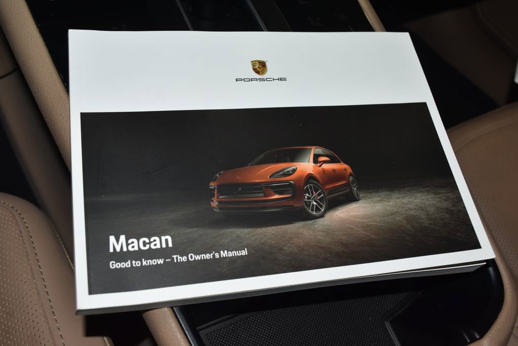 Used 2023 Porsche Macan Turbo image 12