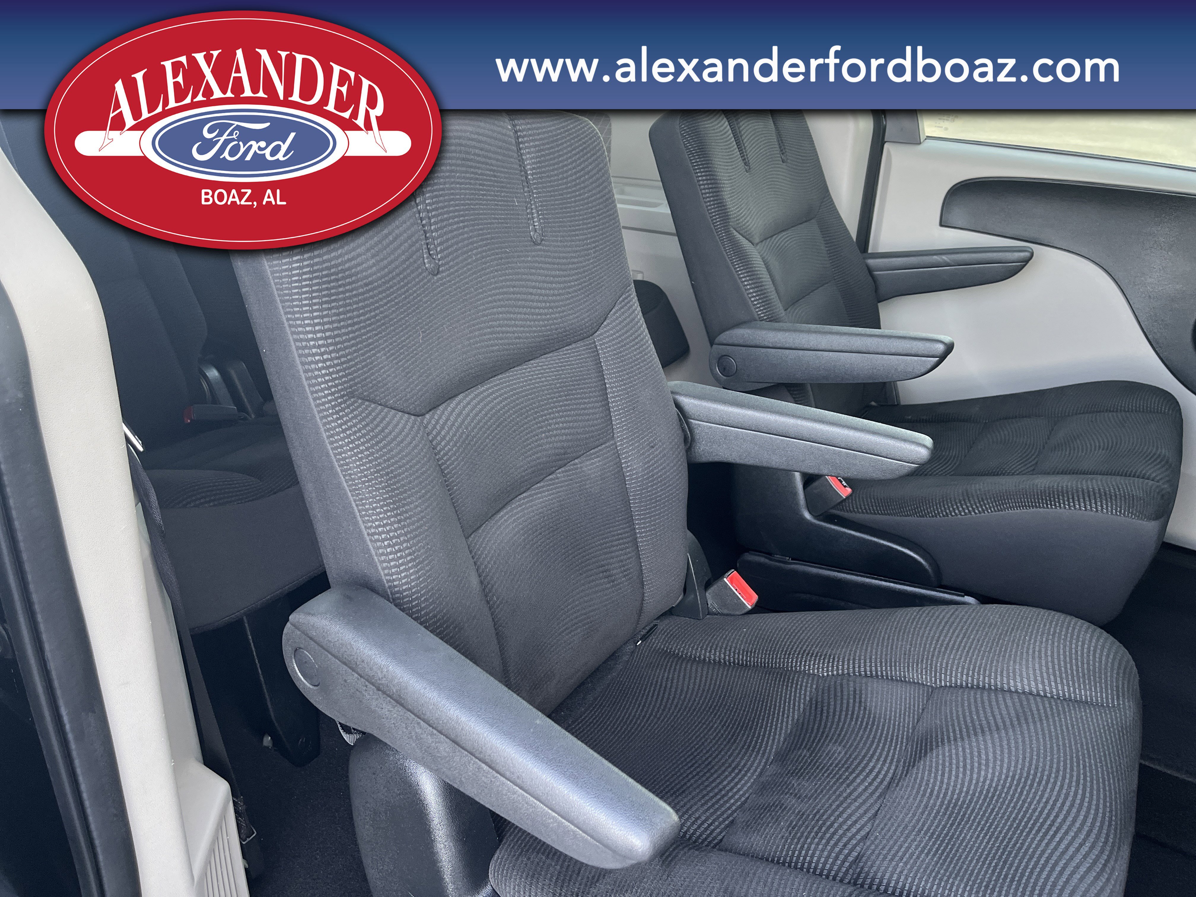 Used 2020 Dodge Grand Caravan SE w/ UConnect Hands-Free Group image 17