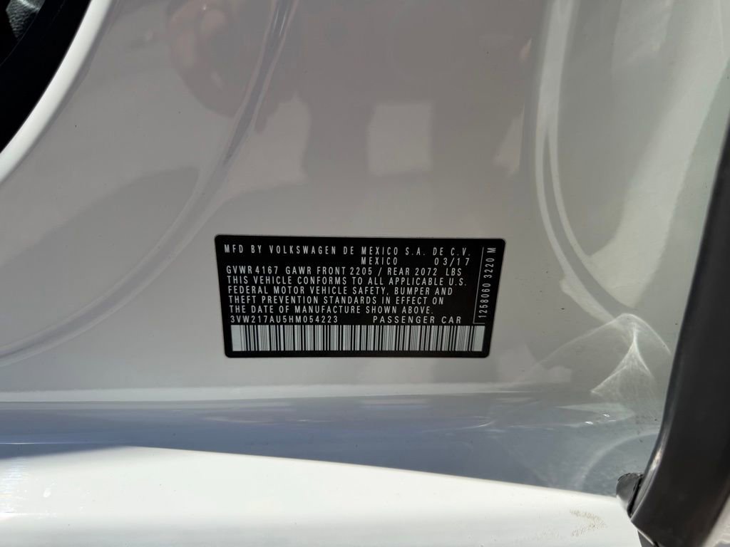 Used 2017 Volkswagen Golf S image 14