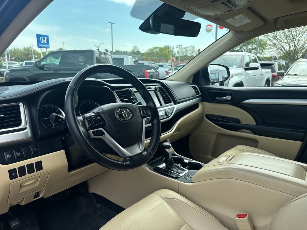 Used 2017 Toyota Highlander XLE AWD/4WD image 15
