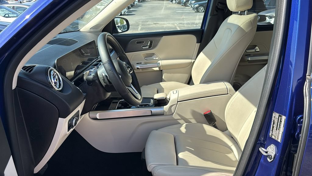 Certified 2021 Mercedes-Benz GLB 250 4MATIC w/ Premium Package image 21