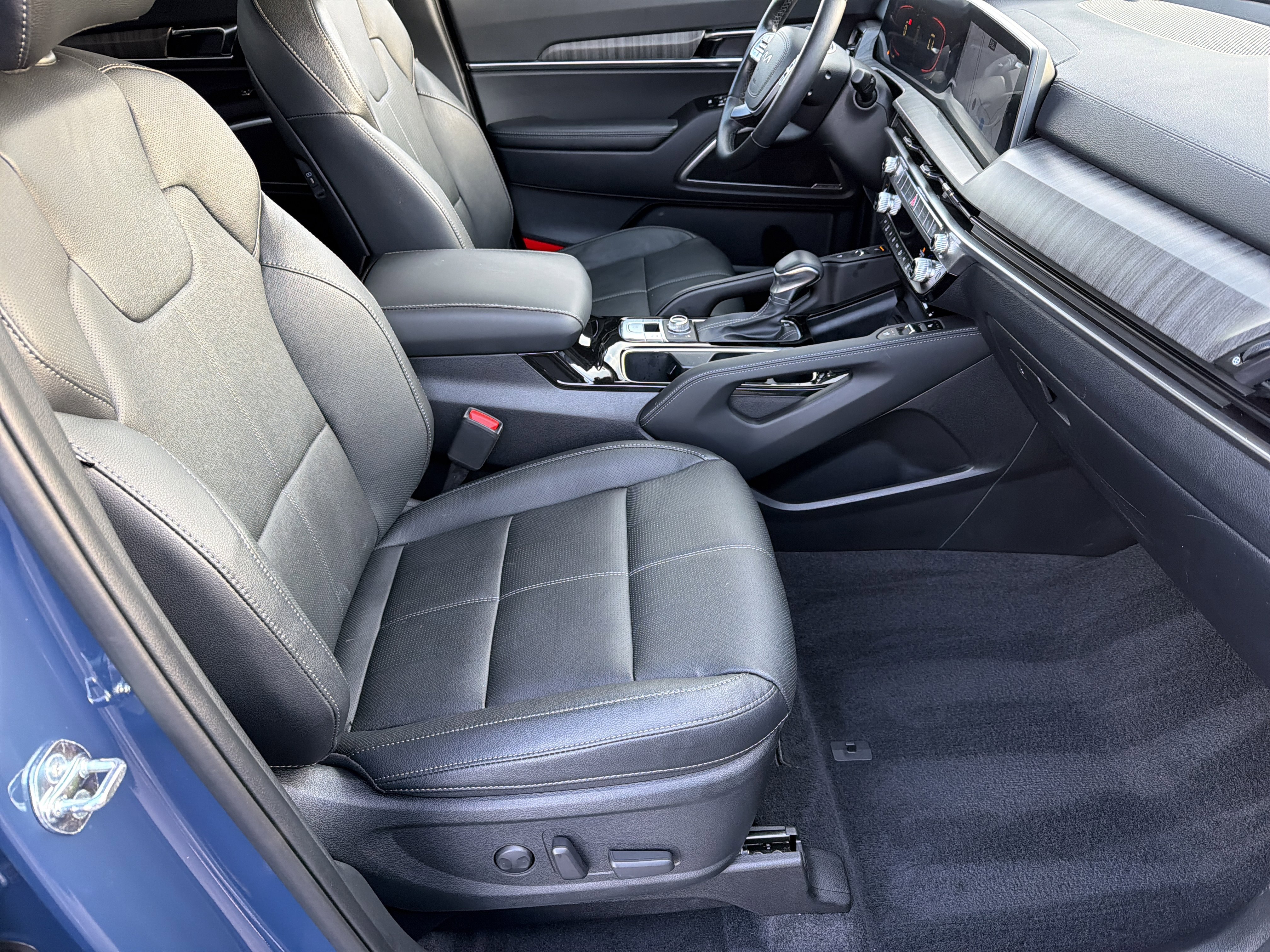 Used 2025 Kia Telluride EX image 13