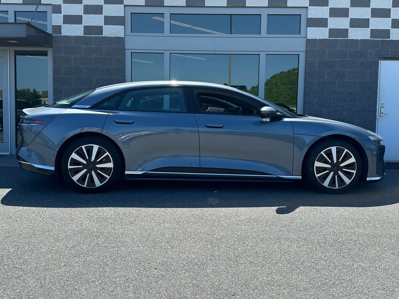 Used 2024 Lucid Air Touring AWD/4WD image 3