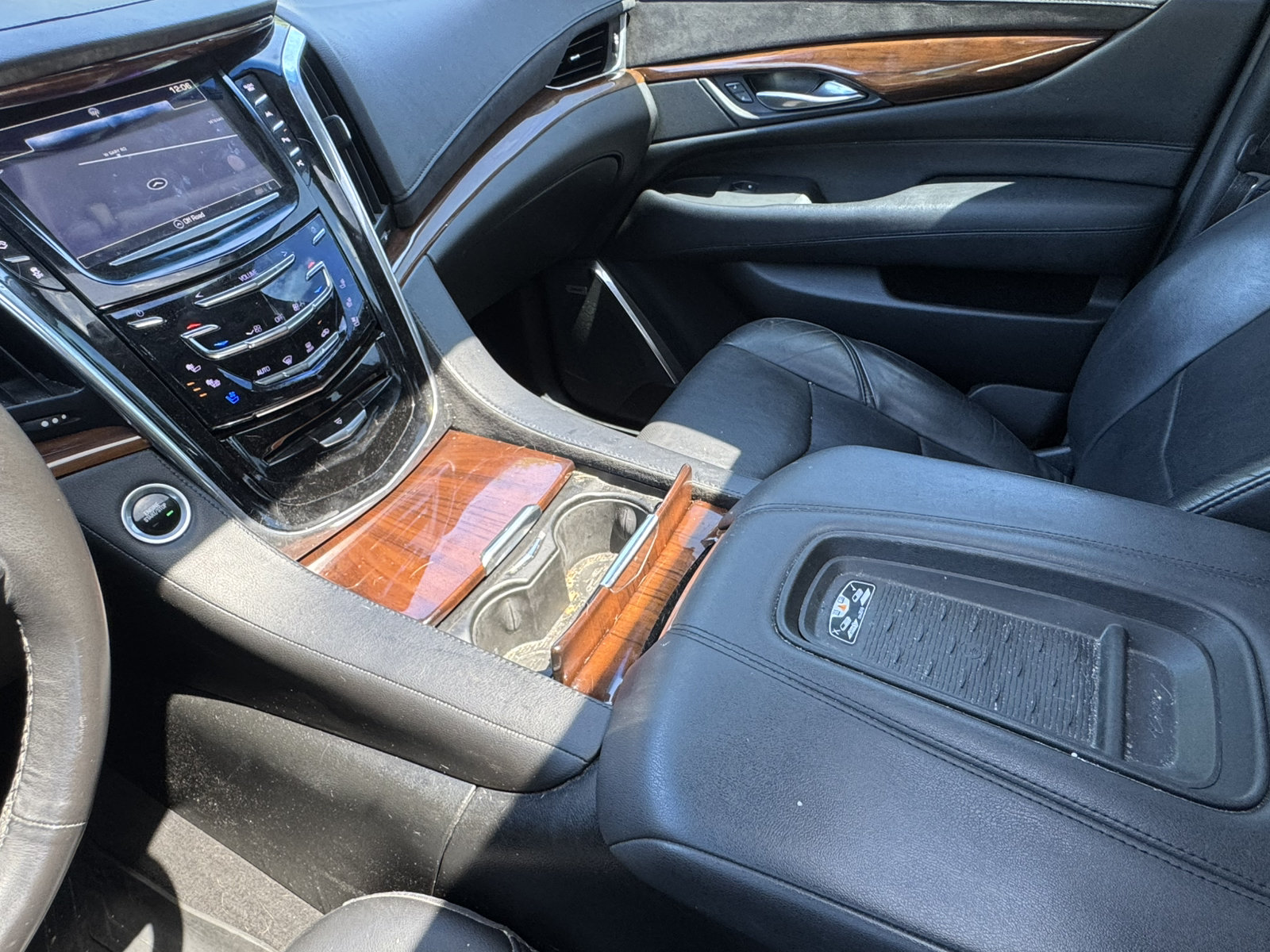Used 2017 Cadillac Escalade ESV Luxury AWD/4WD image 34