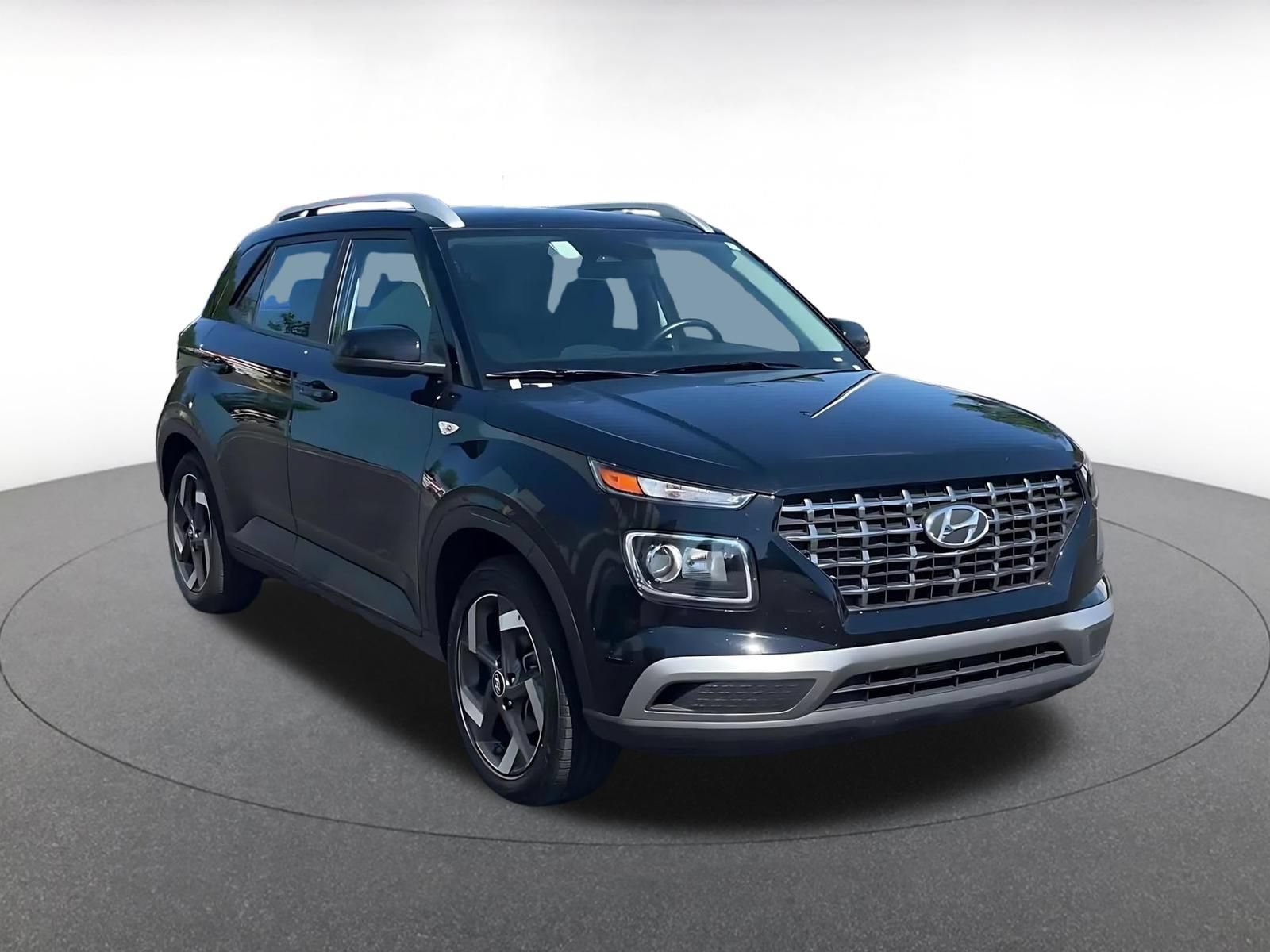 Used 2026 Hyundai Venue SEL FWD image 2