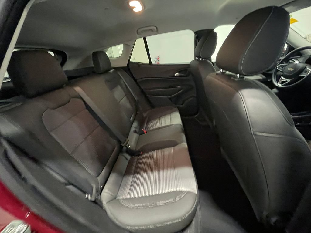 Used 2025 Chevrolet Trax LT FWD image 24