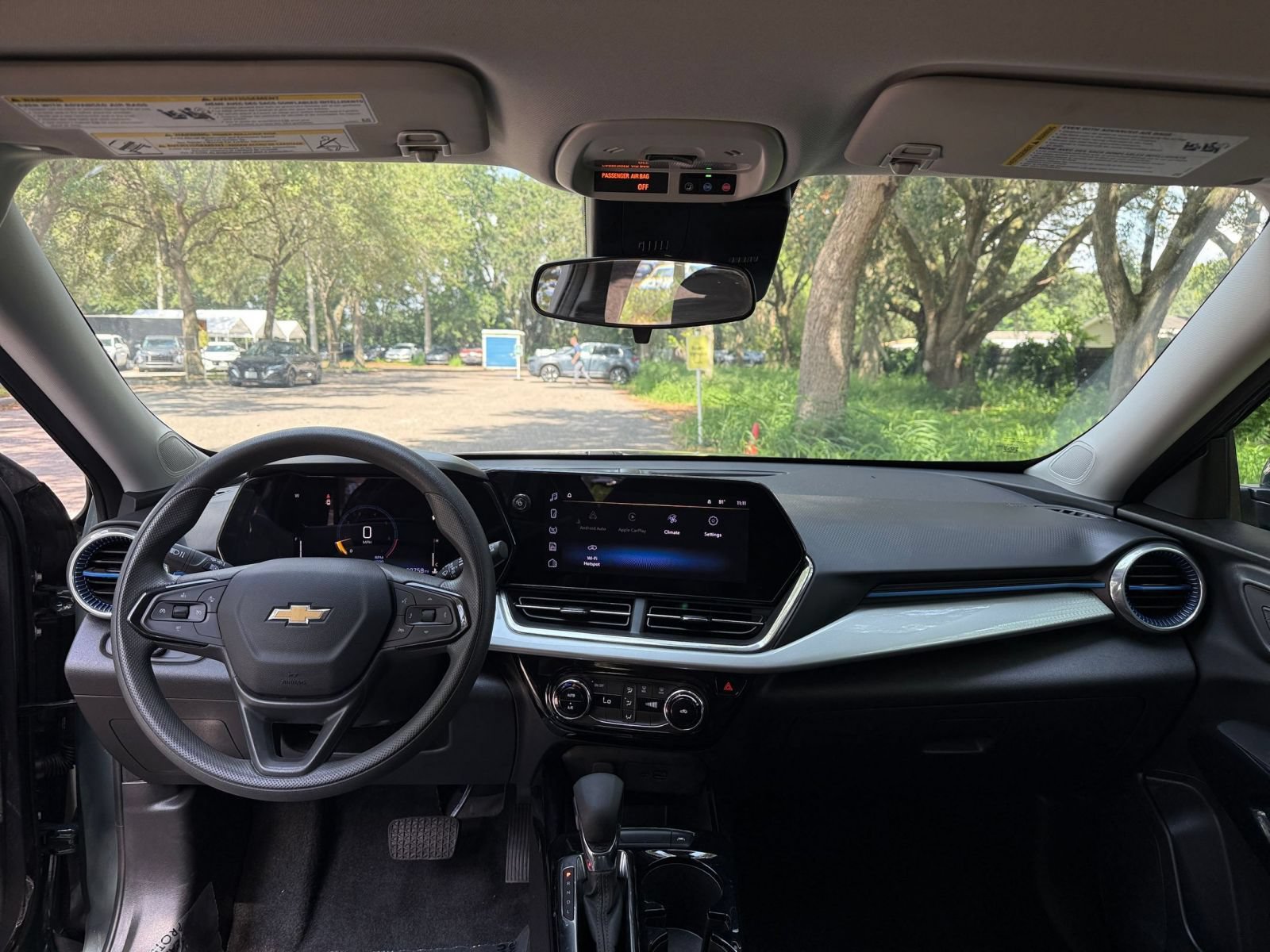 Used 2025 Chevrolet Trax LT FWD image 30