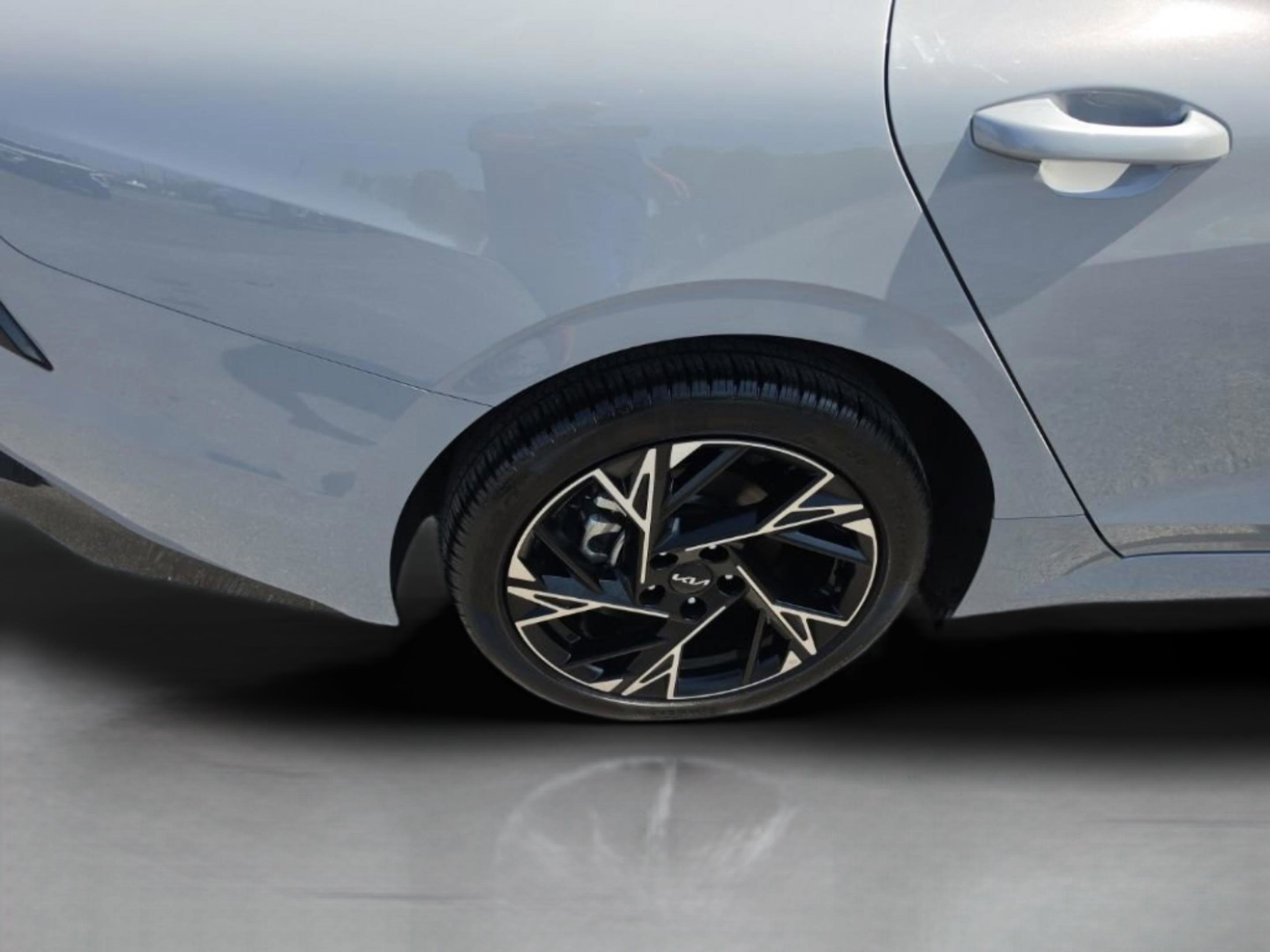 Used 2025 Kia K5 GT-Line image 32