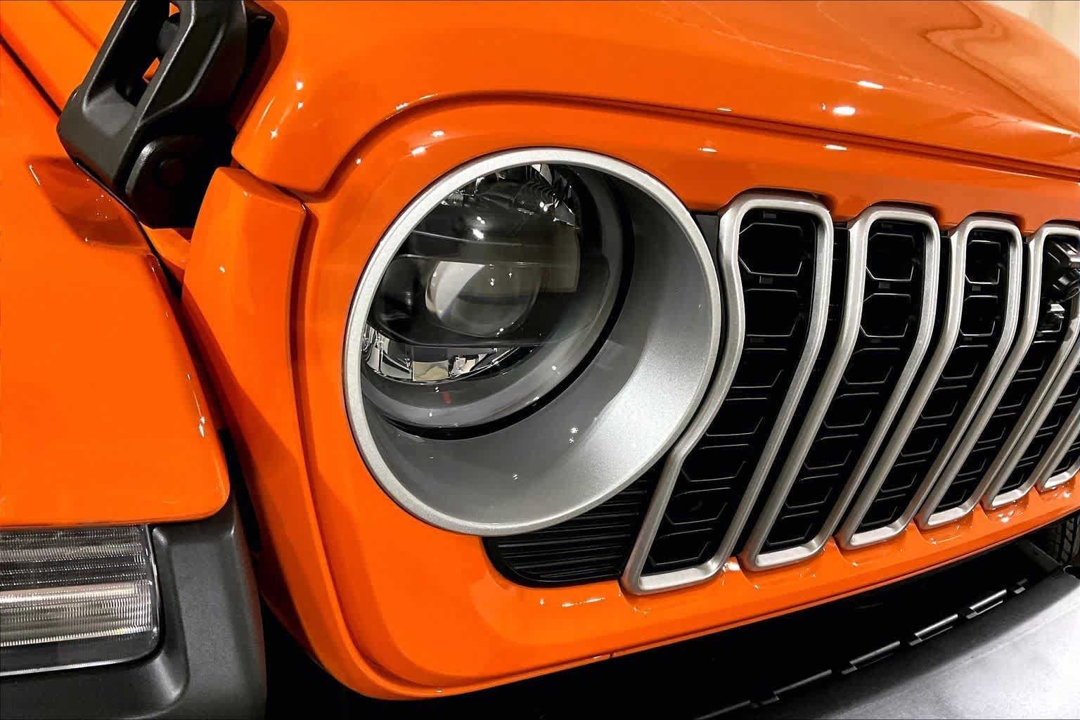 Used 2025 Jeep Wrangler Unlimited Sahara AWD/4WD image 25