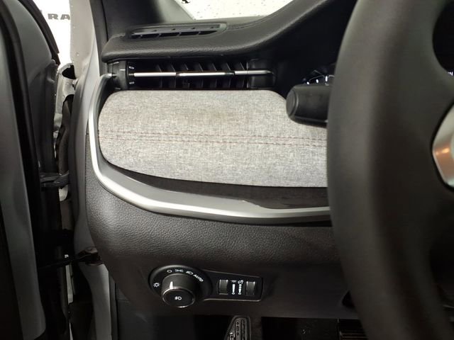 Used 2024 Jeep Compass Latitude w/ Sun and Sound Group image 15