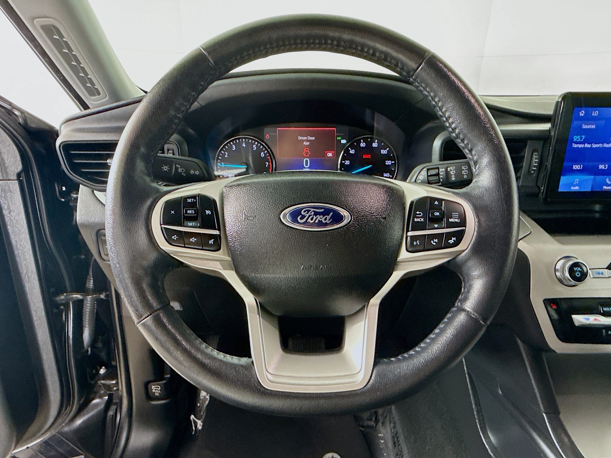 Used 2023 Ford Explorer XLT RWD image 11