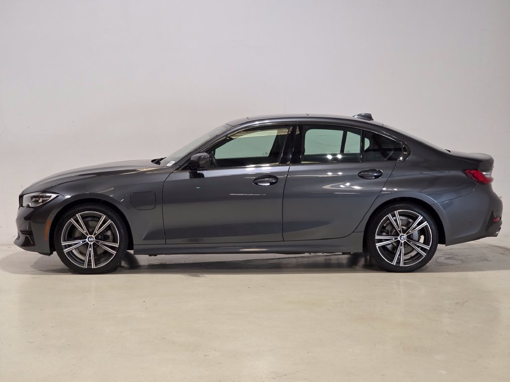 Used 2021 BMW 330e xDrive w/ Premium Package AWD/4WD image 3