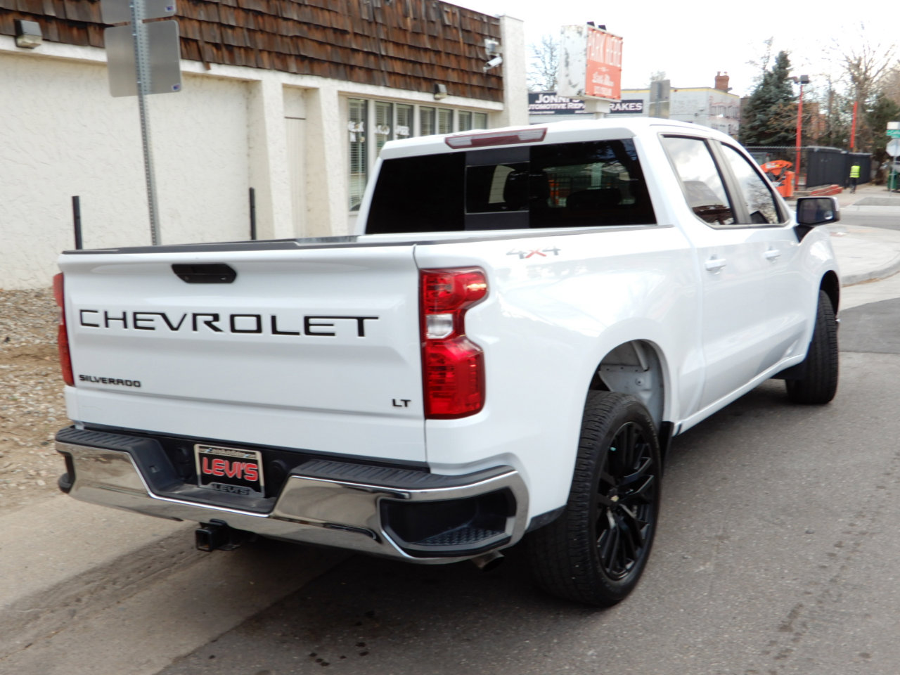 Used 2022 Chevrolet Silverado 1500 LT w/ Leather Package image 4