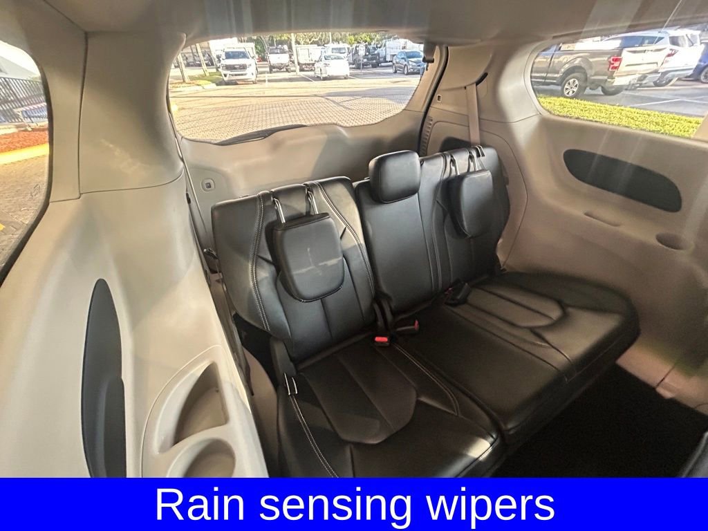 Used 2024 Chrysler Pacifica Touring-L image 31