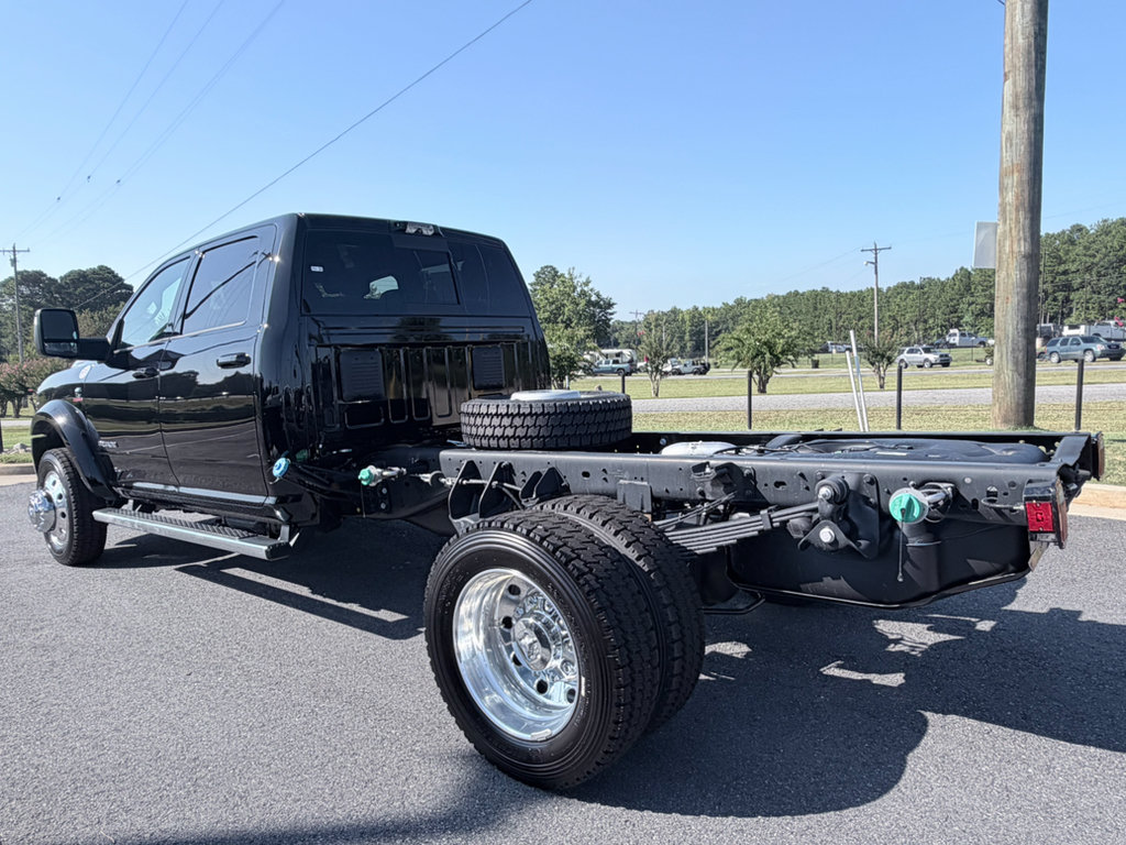 New 2026 RAM 5500 4x4 Crew Cab w/ Laramie Trim Package image 6