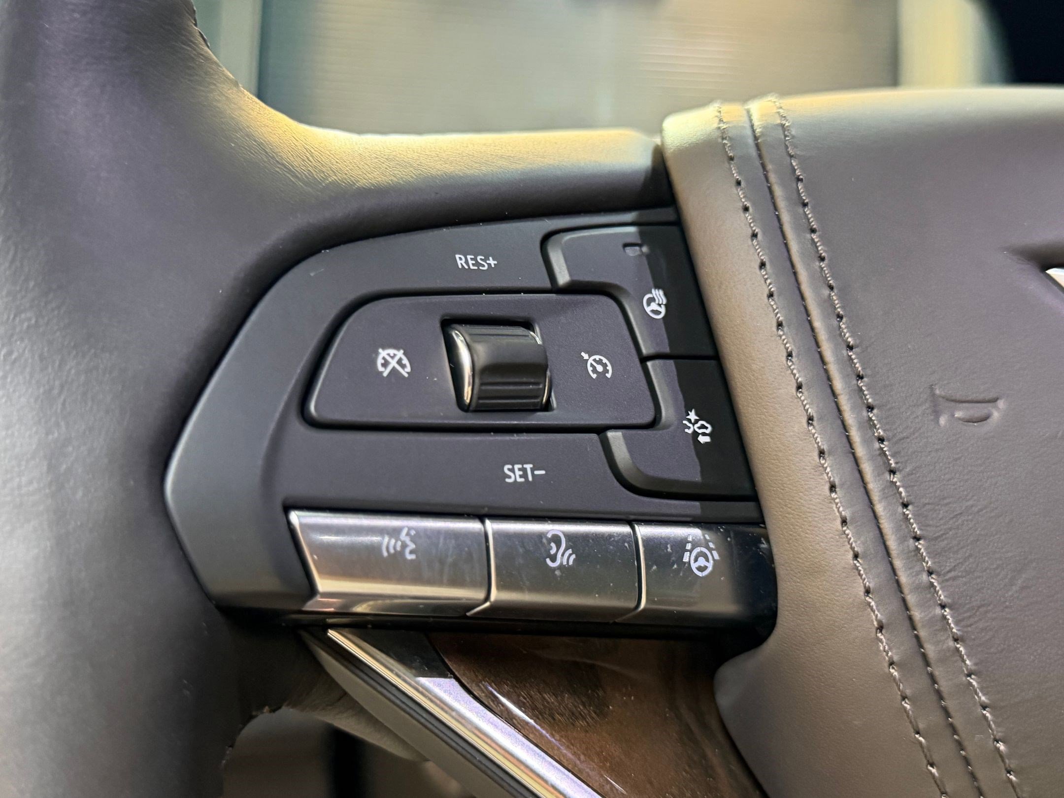 Certified 2024 Cadillac Escalade Sport Platinum w/ LPO, ONYX Package image 15