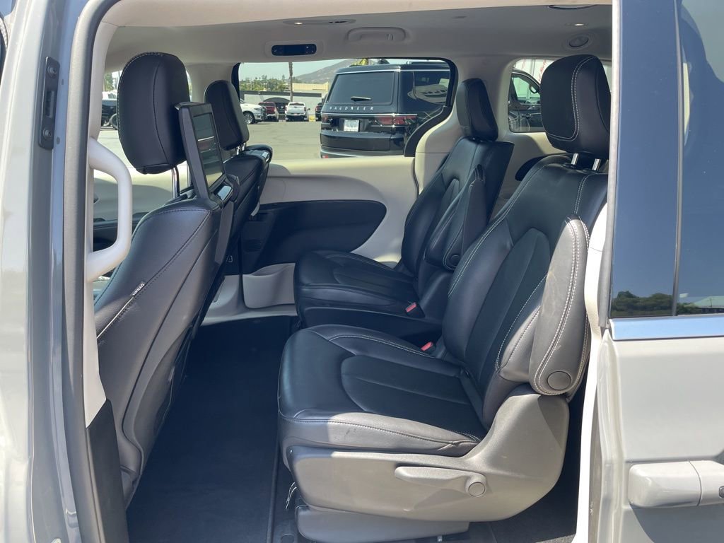 Used 2022 Chrysler Pacifica Touring-L w/ Uconnect Theater Family Group image 16
