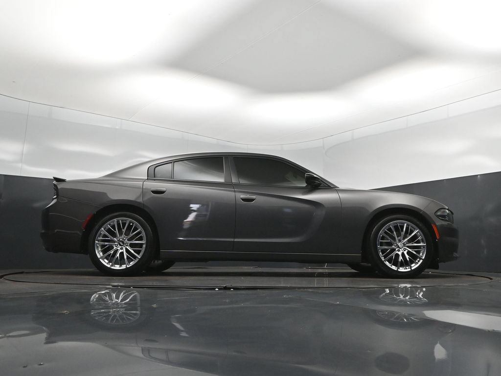 Used 2020 Dodge Charger SXT w/ Blacktop Package RWD image 43