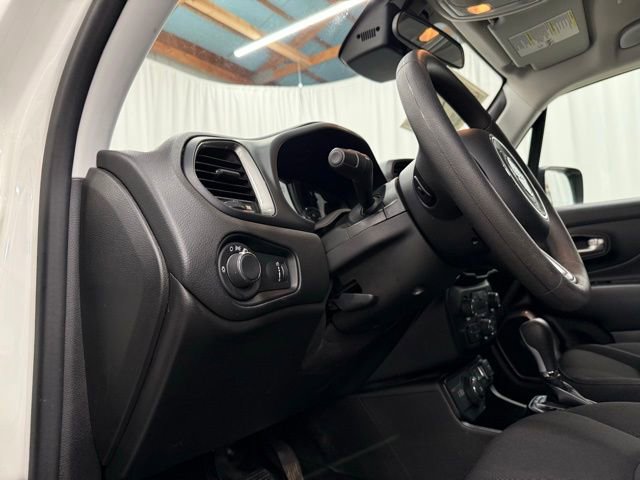 Used 2023 Jeep Renegade Latitude image 16