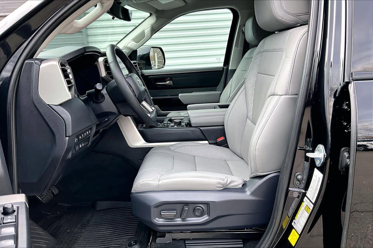 Used 2024 Toyota Tundra Limited AWD/4WD image 9
