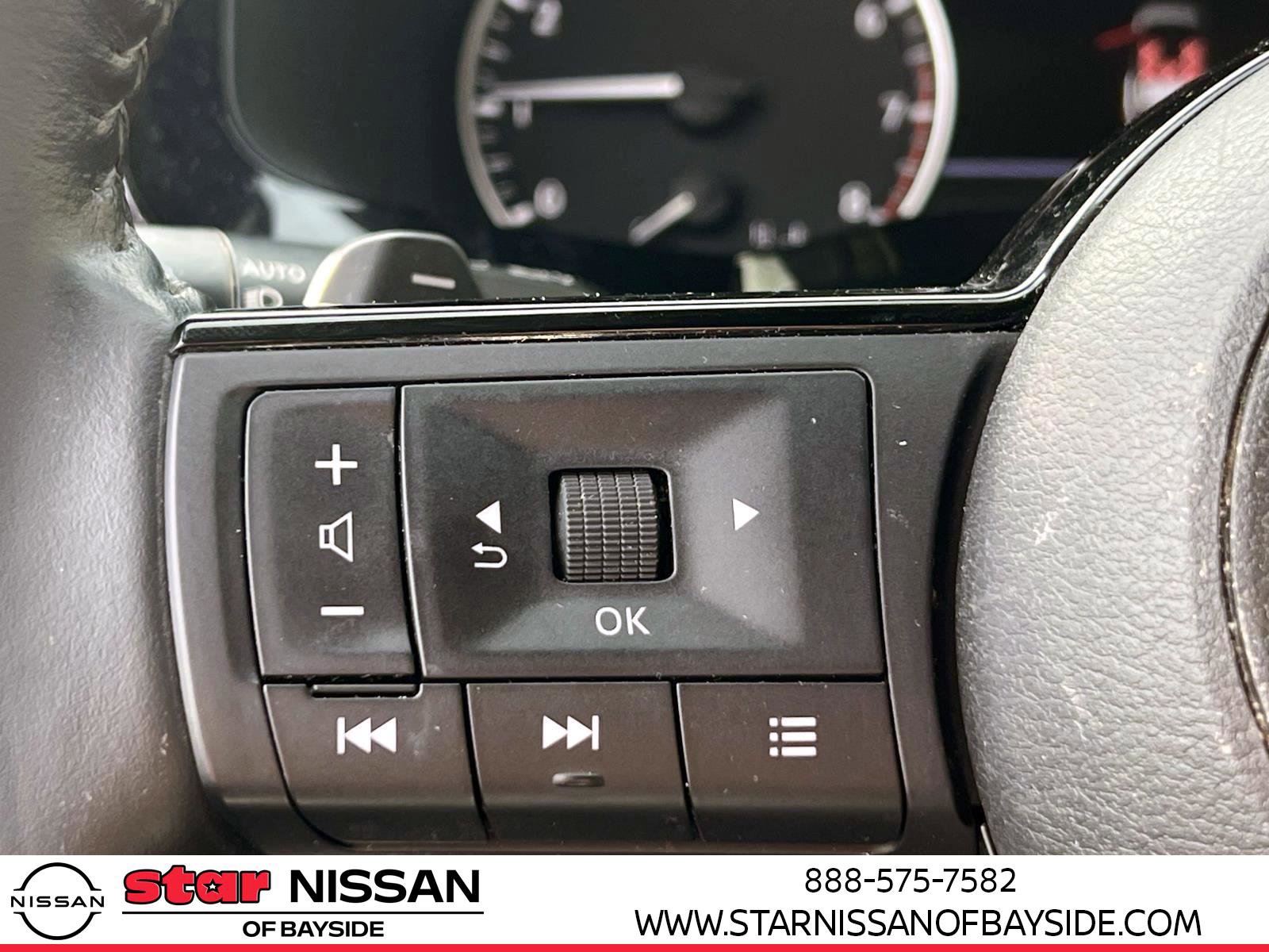 Certified 2022 Nissan Pathfinder SV w/ SV Premium Package image 21