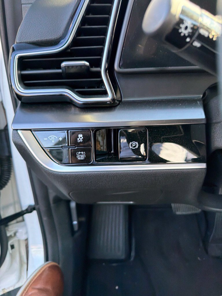 Used 2023 Kia Sportage EX AWD/4WD image 11