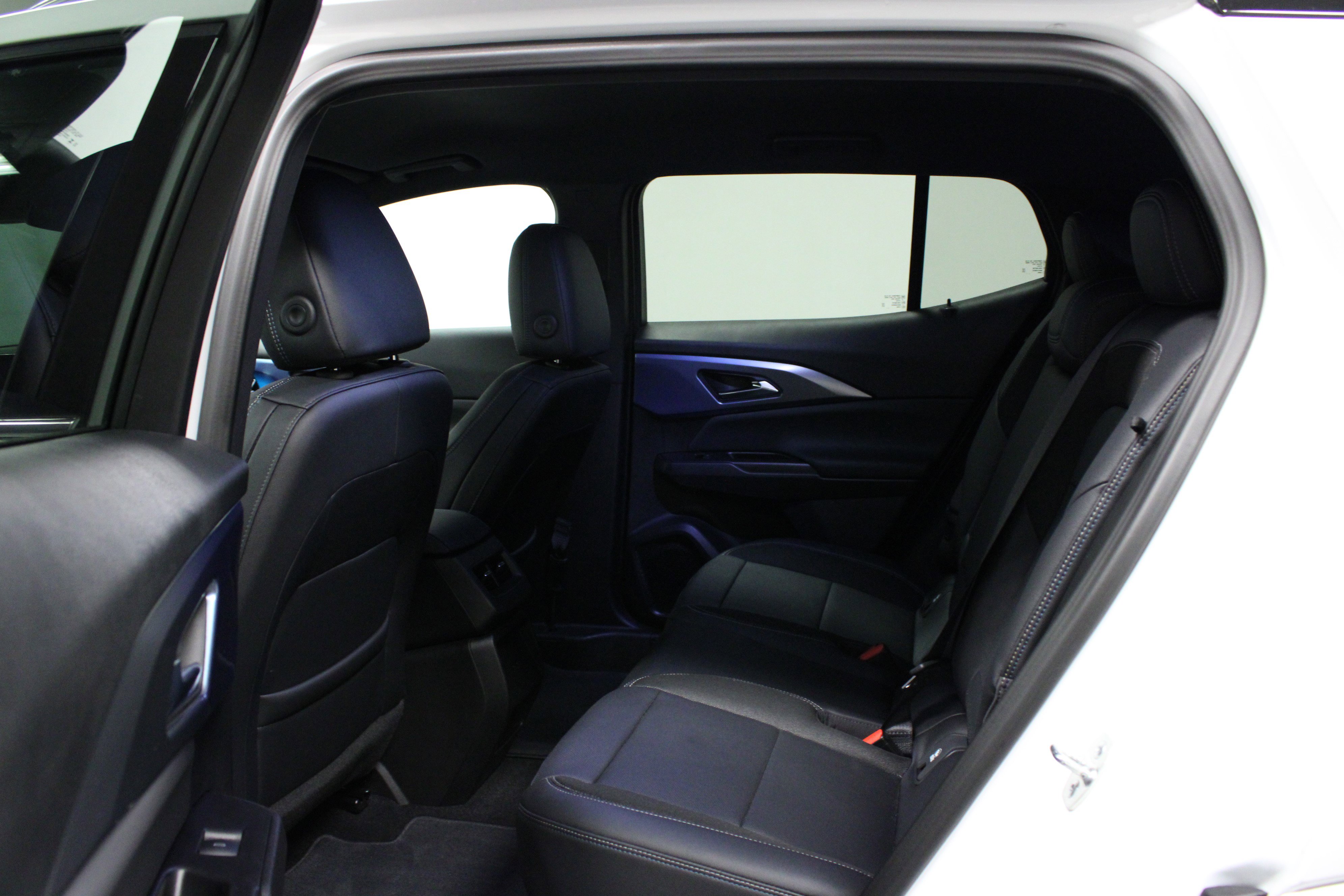 Used 2025 Chevrolet Equinox EV LT w/ Convenience Package image 13