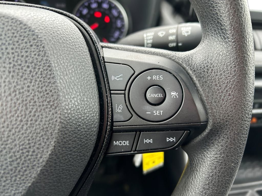 Used 2021 Toyota RAV4 LE FWD image 21
