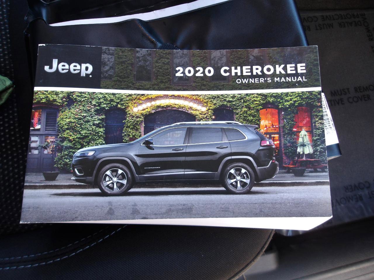 Used 2020 Jeep Cherokee Latitude AWD/4WD image 26