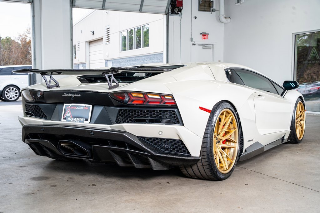 Used 2017 Lamborghini Aventador S image 6