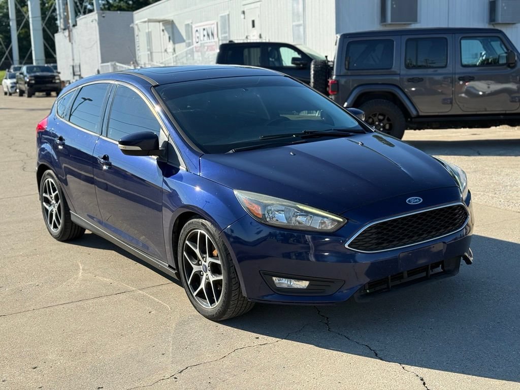 Used 2017 Ford Focus SEL w/ Cold Weather Package FWD image 4