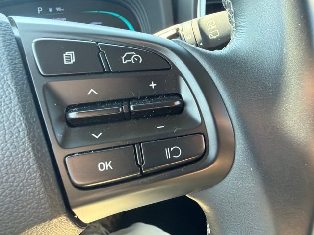 Used 2025 Hyundai Venue FWD image 40