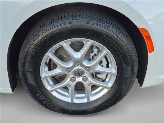 Used 2021 Chrysler Pacifica Touring-L w/ Uconnect Theater Family Group FWD image 22