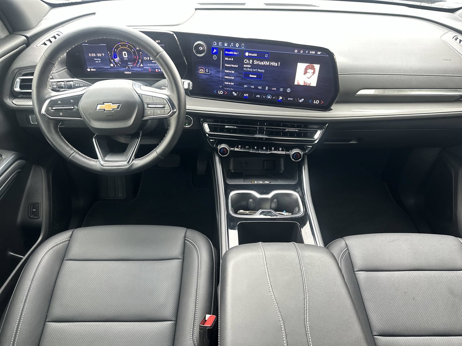 Used 2026 Chevrolet Traverse LT w/ Driver Confidence Package FWD image 18