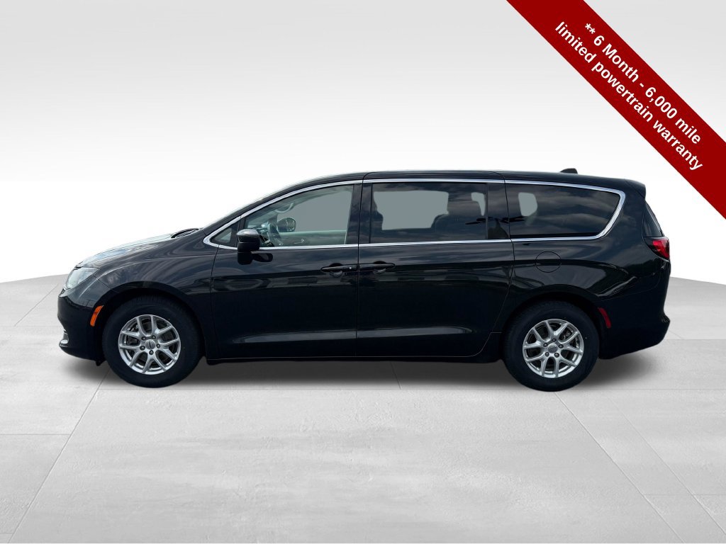 Used 2022 Chrysler Voyager LX FWD image 2