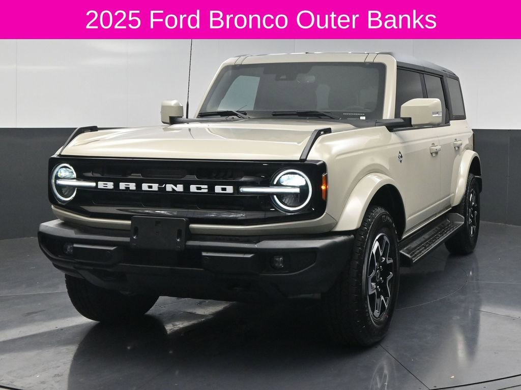 Used 2025 Ford Bronco Outer Banks image 2
