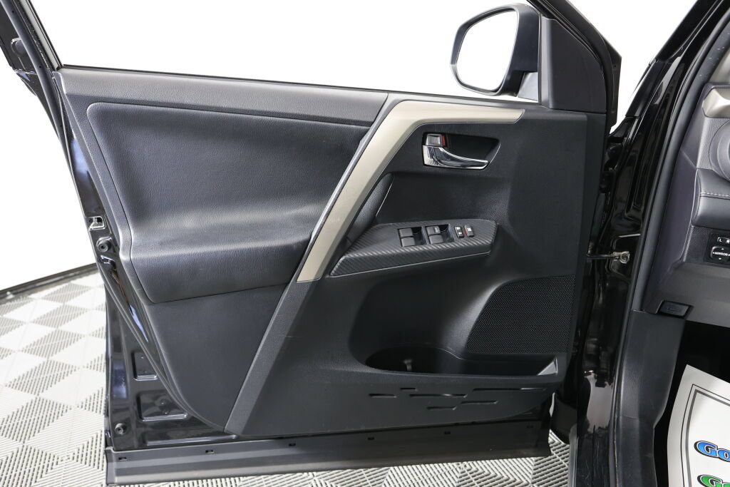 Used 2015 Toyota RAV4 XLE AWD/4WD image 12