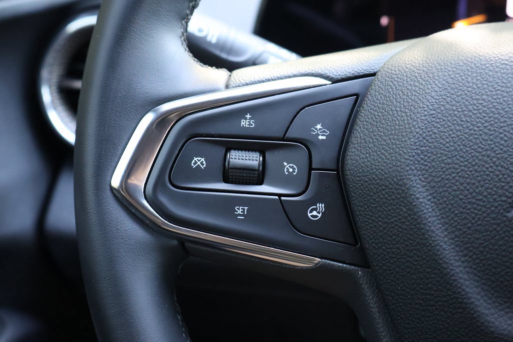 Certified 2024 Chevrolet Trax ACTIV FWD image 28