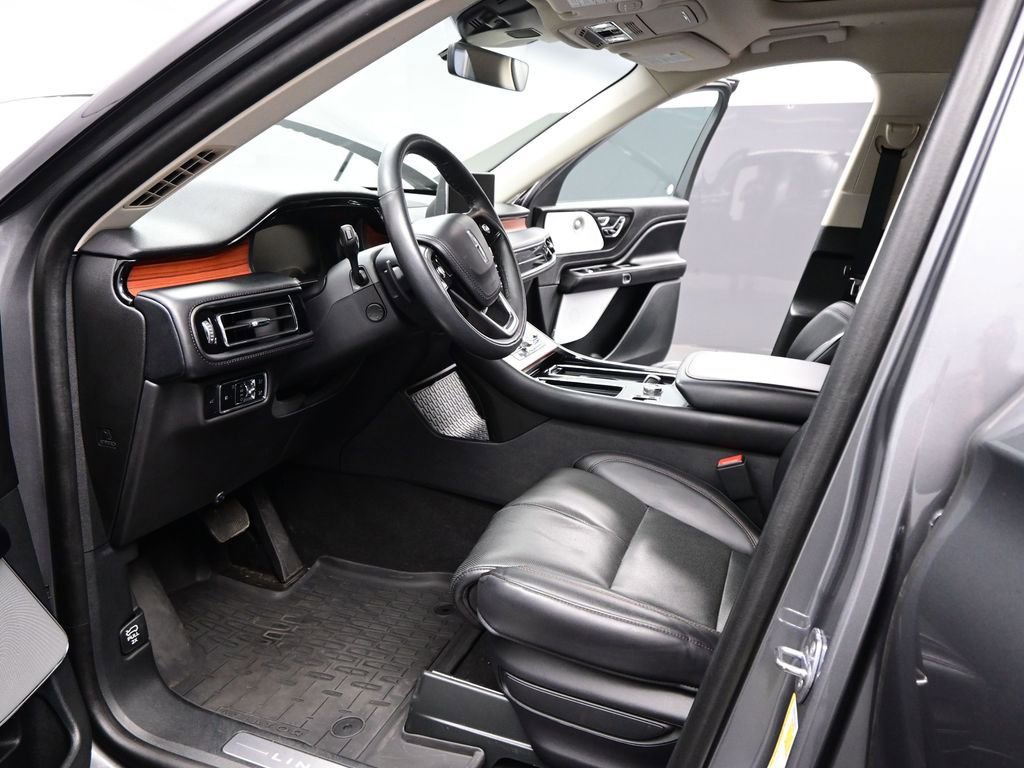 Used 2023 Lincoln Aviator Reserve w/ Equipment Group 201A AWD/4WD image 8