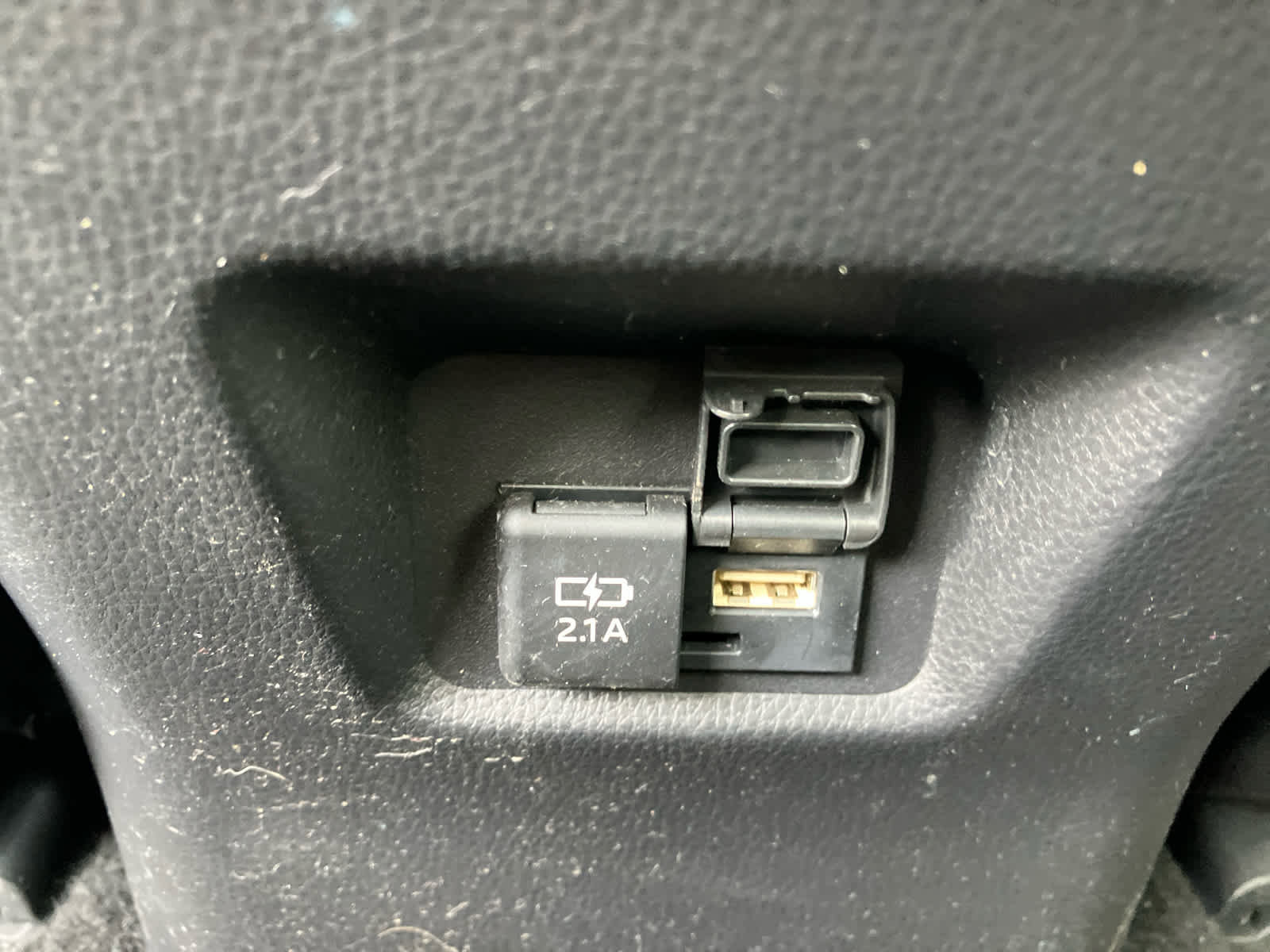 Used 2021 Toyota RAV4 XLE Premium image 31