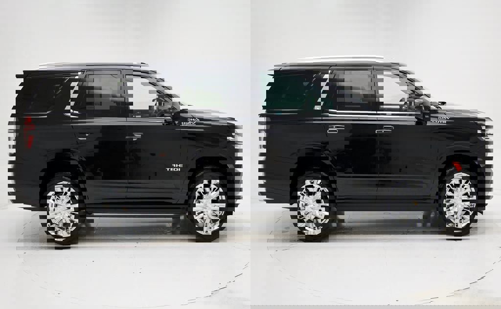 Used 2024 Chevrolet Tahoe High Country w/ Advanced Technology Package image 3