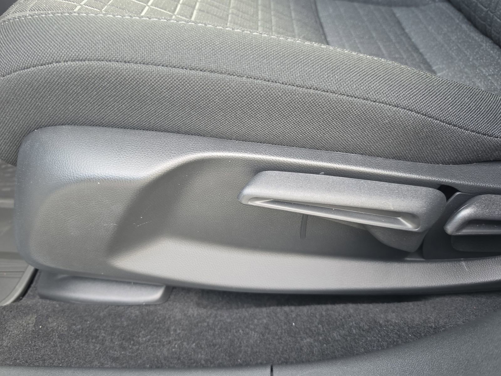 New 2026 Honda HR-V LX image 9