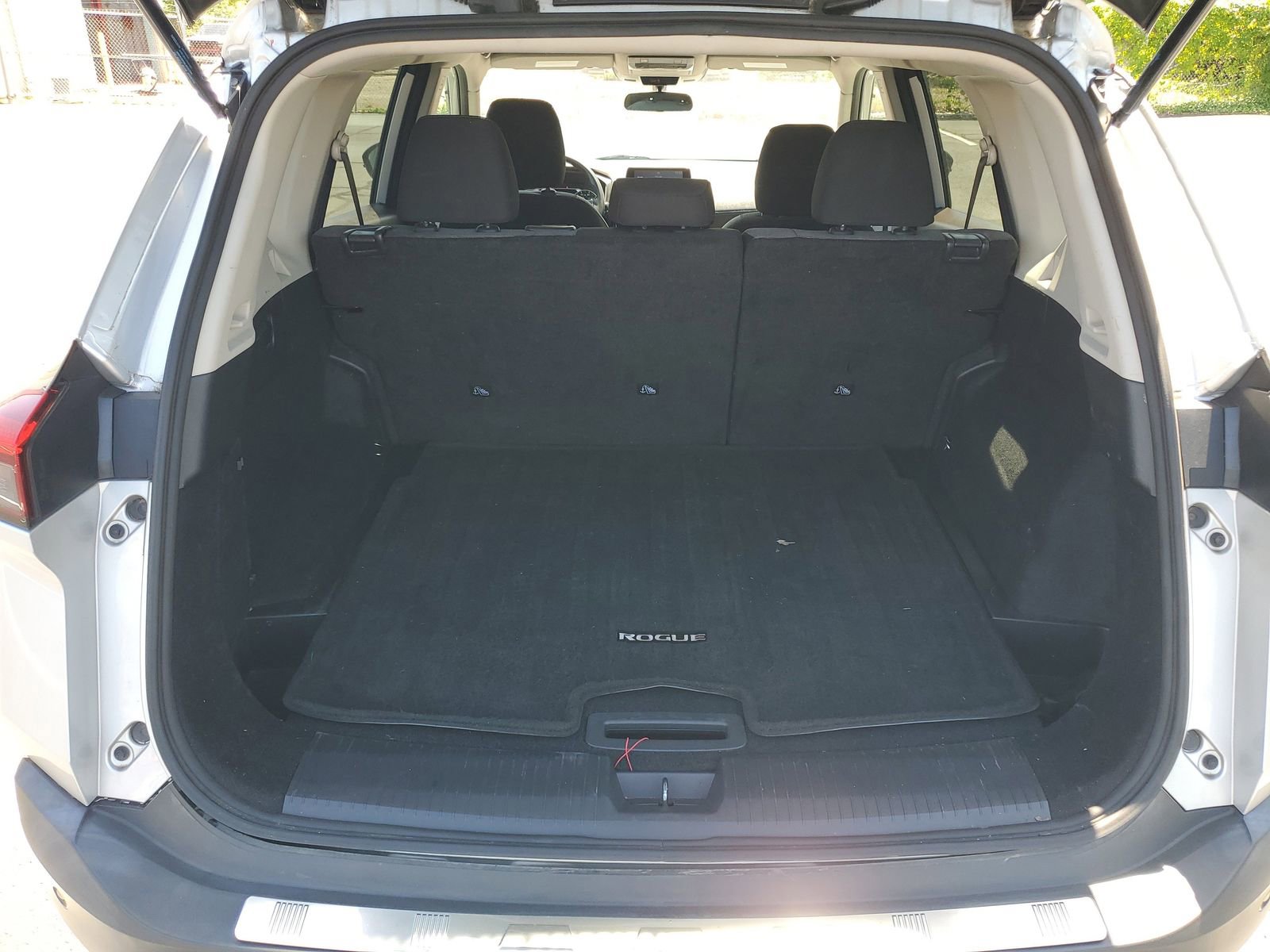 Used 2022 Nissan Rogue SV image 27