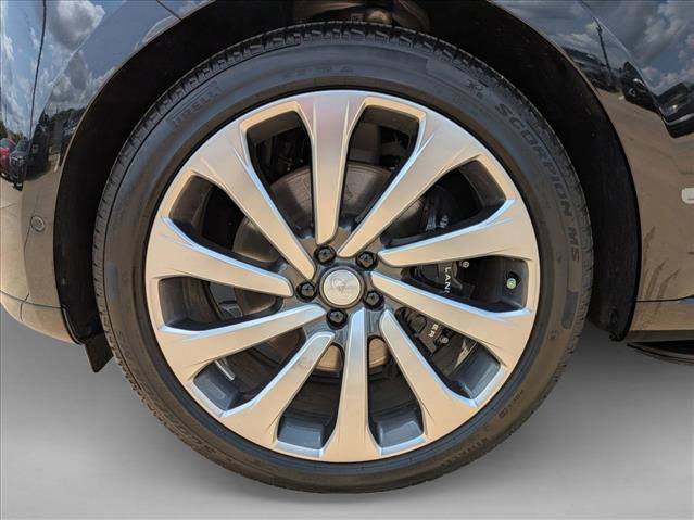 New 2025 Land Rover Range Rover Long Wheelbase SE image 10