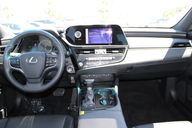 Certified 2024 Lexus ES 300h w/ Premium Package image 10