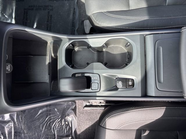 Used 2025 Volvo XC40 B5 Core image 22