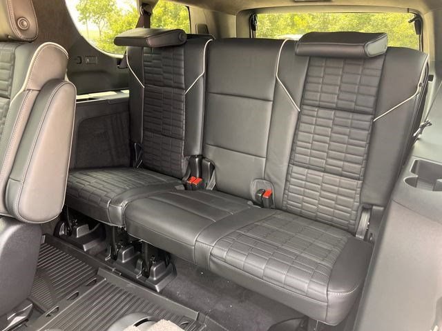 New 2026 Cadillac Escalade Platinum Sport w/ LPO, ONYX Package AWD/4WD image 29
