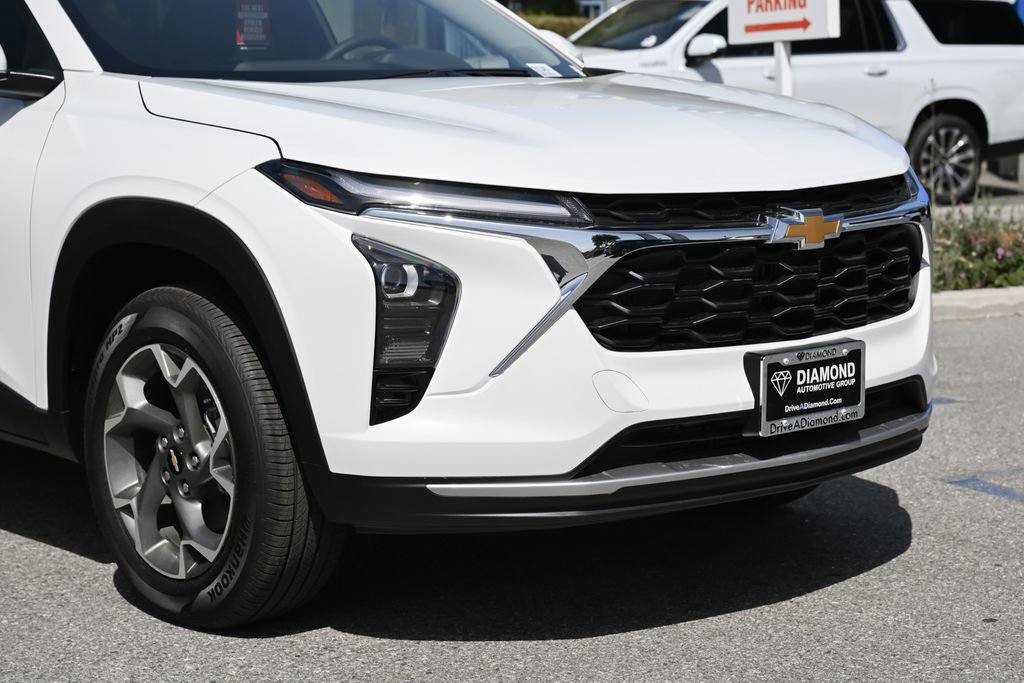 New 2026 Chevrolet Trax LT w/ LPO, Blackout Package FWD image 9
