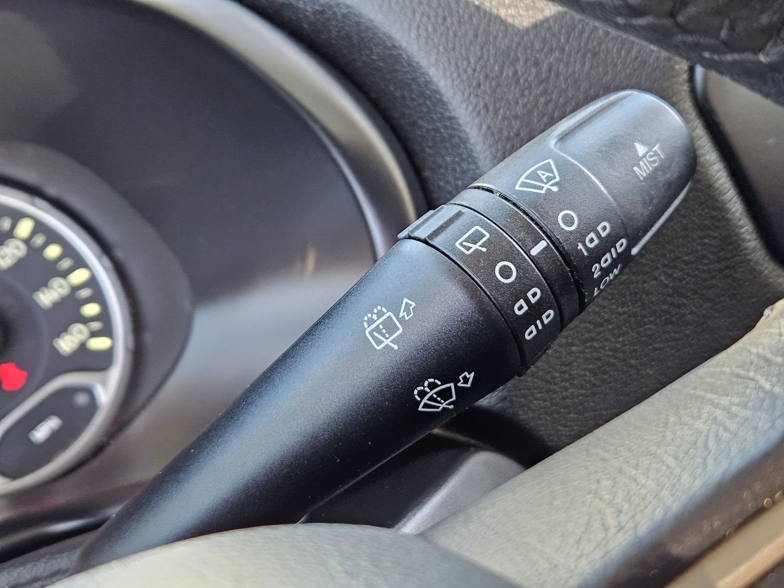 Used 2017 Jeep Renegade Latitude w/ Safety & Security Group (ALP) image 30