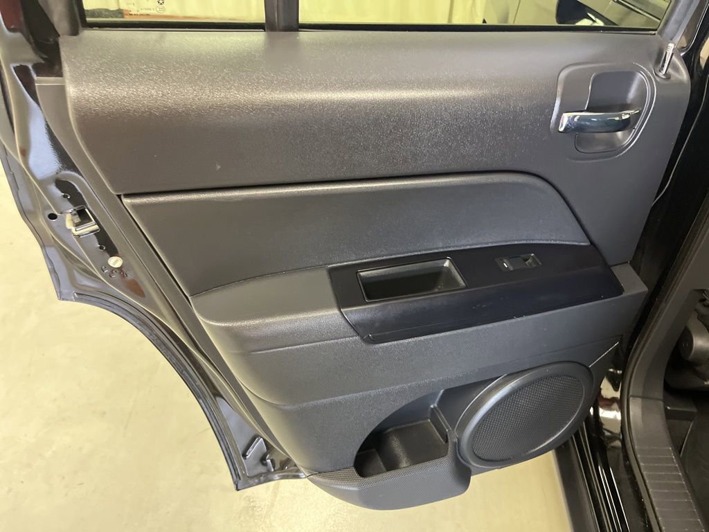 Used 2015 Jeep Patriot Latitude image 15